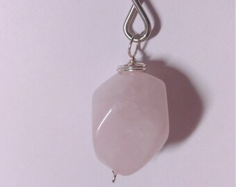 Roze rozenkwarts sleutelhanger, edelsteen sleutelhanger