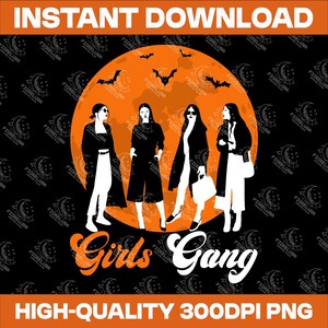 Può includere: Illustrazione digitale con quattro donne in abiti bianchi e neri davanti a una luna arancione con pipistrelli. Le parole "Girls Gang" sono in scrittura bianca, con "Instant Download" e "High-Quality 300DPI PNG" anch'esse visualizzate.