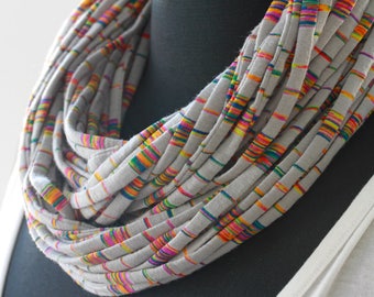 Soft Cotton Infinity Écharpe Rainbow Stripes-Bright Multi-Color Fabric Necklace in Gray-Convertible Cord Jewelry