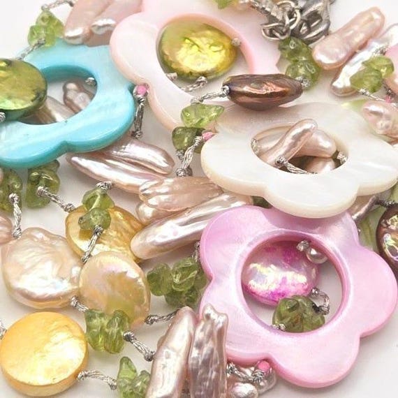 Peridot, Baroque Freshwater Pearl, and Shell Flow… - image 4
