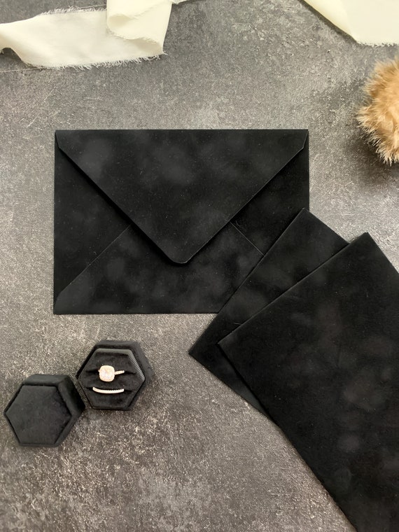Enveloppes en velours noir Enveloppe en velours noir A7 7.25x5.25 Autres  couleurs disponibles -  Canada