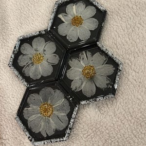 Pressed Flower Resin Coasters – Hexagon Black Epoxy Coasters with Real Flowers & Silver Foil – Handmade Floral Home Decor Gift Set of 4