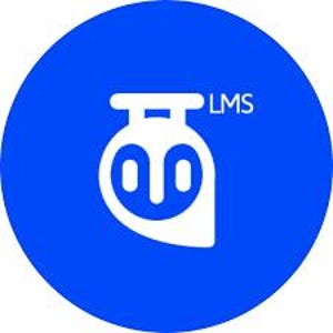 Könnte beinhalten: Ein weißes stilisiertes Logo eines Behälters mit zwei augenartigen Formen im Inneren, vor einem leuchtend blauen Kreis. Die Buchstaben "LMS" sind weiß auf der rechten Seite des Behälters gedruckt.