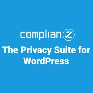 Puede incluir: Un gráfico cuadrado de color azul brillante que presenta el texto blanco complian con un logotipo de marca de verificación circular. Debajo del logotipo, el texto blanco dice The Privacy Suite for WordPress. El diseño es limpio y centrado.