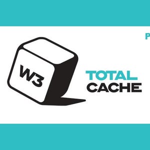 Puede incluir: Logotipo en blanco y negro para W3 Total Cache Pro, un plugin de caché de sitio web. El logotipo presenta un cubo con las letras "W3" en su interior y el texto "TOTAL CACHE" debajo.