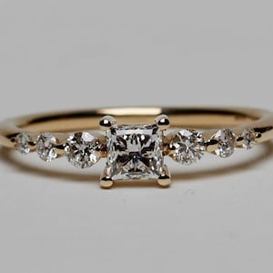 Princess Cut Moissanite Wedding Ring, Seven Stone Engagement Ring, Bubble Prong Set Ring, 14K Solid Gold Bridal Ring, Fancy Anniversary Gift