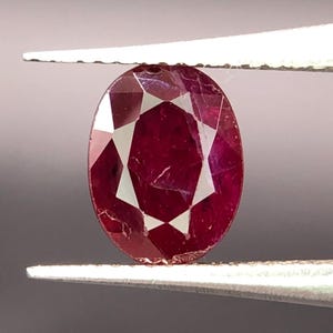 Rubí natural de 1,65 quilates, talla ovalada, color rojo sangre de paloma, de Mozambique, piedra natal de julio, piedra preciosa suelta, regalo para ella.