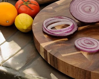 Tagliere in legno di acacia di alta qualità, bifacciale e rotondo. Ideale per tagliare frutta e verdura. Perfetto per l'uso domestico e un fantastico regalo per le feste.