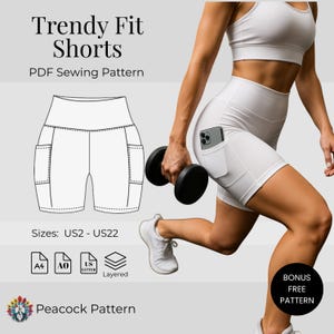 Pode incluir: Um molde de costura em PDF para calções Trendy Fit nos tamanhos US2 a US22. A imagem apresenta um desenho técnico de calções de cintura subida com bolsos laterais, ao lado de uma fotografia de calções desportivos brancos com bolso lateral.