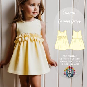 Peut inclure: Une robe sans manches jaune clair avec une taille à volants, portée par une jeune fille. La robe a un corsage côtelé et une jupe évasée. Le texte à droite indique "Summer Bloom Dress" et "PDF Digital Sewing Pattern A4-A0-US Letter 1 Age - 12 Age."