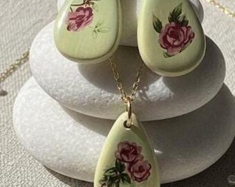 Handmade Sage Green Ceramic Jewelry Set – Rose Floral Necklace and Earrings