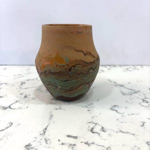 Vintage Nemadji Pottery Vase. 4.5inch Badlands Clay Swirled Earthen Vessle.