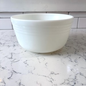 Vintage Pyrex milk glass ribbed 8inch mixing bowl.