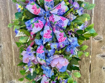 Couronne de porte florale de printemps et d'été avec pivoines hortensias et accents violets | Décoration faite main pour porte d'entrée