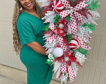 XL Glam Christmas Swag - Décoration de porte de luxe rouge, blanche et verte