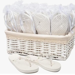 Wedding Party Flip Flops in Wicker Basket - 20 Pairs (Cream)