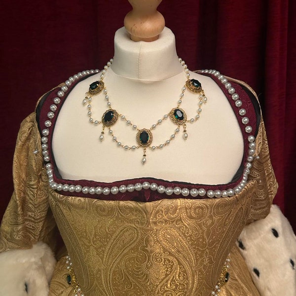 Emerald Green Tudor Rose pearl drop necklace - Greensleeves Medieval Queen jewels - Historical reenactment antique gold - renaissance Queen