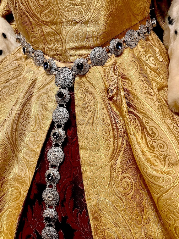 Royal Purple Tudor Rose Girdle Belt: Antique Silver 