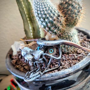 Chiricahua Longhorn - Sculpture de grand dragon avec de grandes cornes