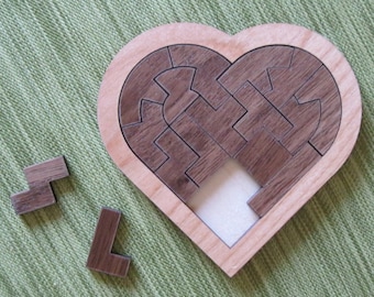 Heart Puzzle: 16 Piece Brain Teaser