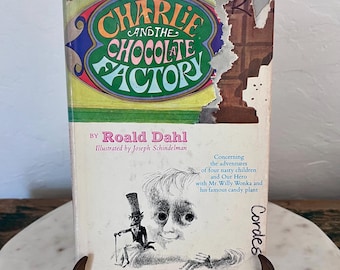 1973 Charlie y la fábrica de chocolate, de Roald Dahl. Edición del club de lectura, tapa dura.
