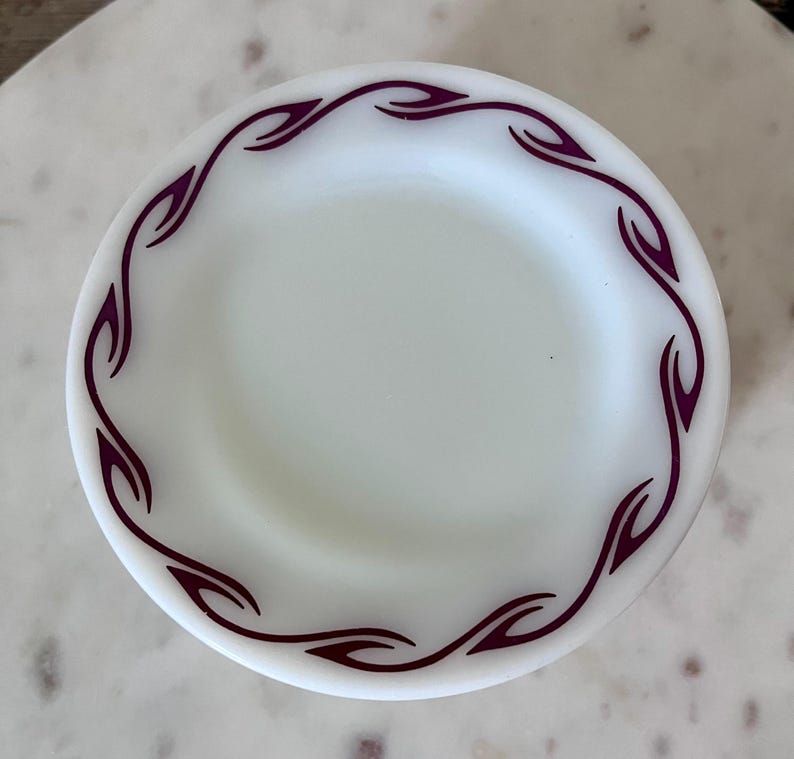 Platos para pan/aperitivos Corning/Pyrex con diseño de espiral rubí/gancho granate, vidrio opalino, juego de 8 imagen 3