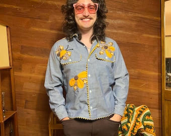 VINTAGE 70s Applique Chambray Denim Button Up Size M Hippie Mod Retro