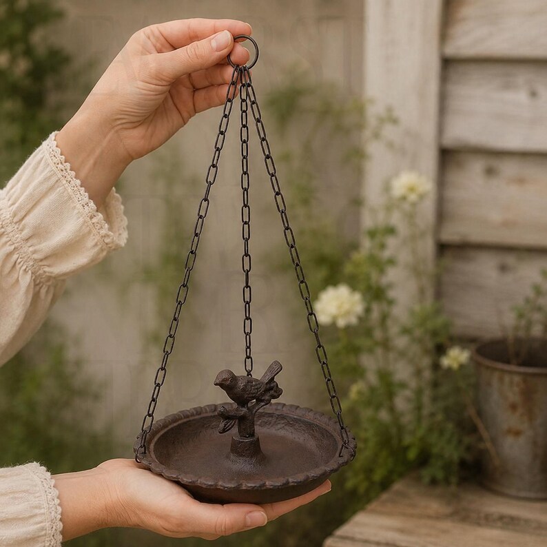 Rustic Cast Iron Hanging Bird Bath Feeder, Farmhouse Garden Decor, Decorative Bird Centerpiece afbeelding 4