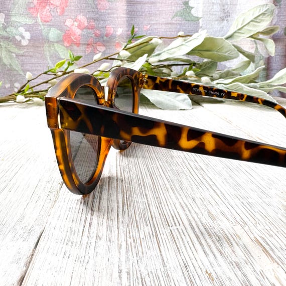 Oversized Round Sunglasses: Tortoise-Shell with G… - image 3