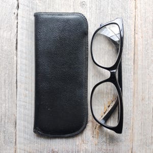 custodia per occhiali nera in similpelle portaocchiali accessorio per occhiali alla moda scorte morte vintage nos accessori per occhiali unisex/uomo/donna nuovo