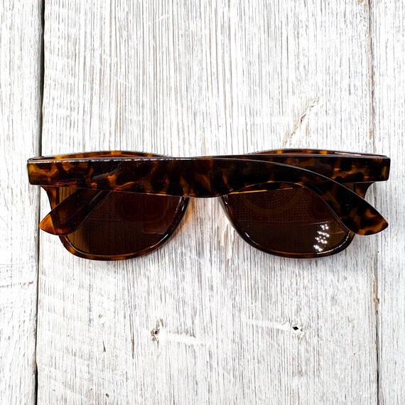 Tortoiseshell Sunglasses: Plastic Frames - image 7