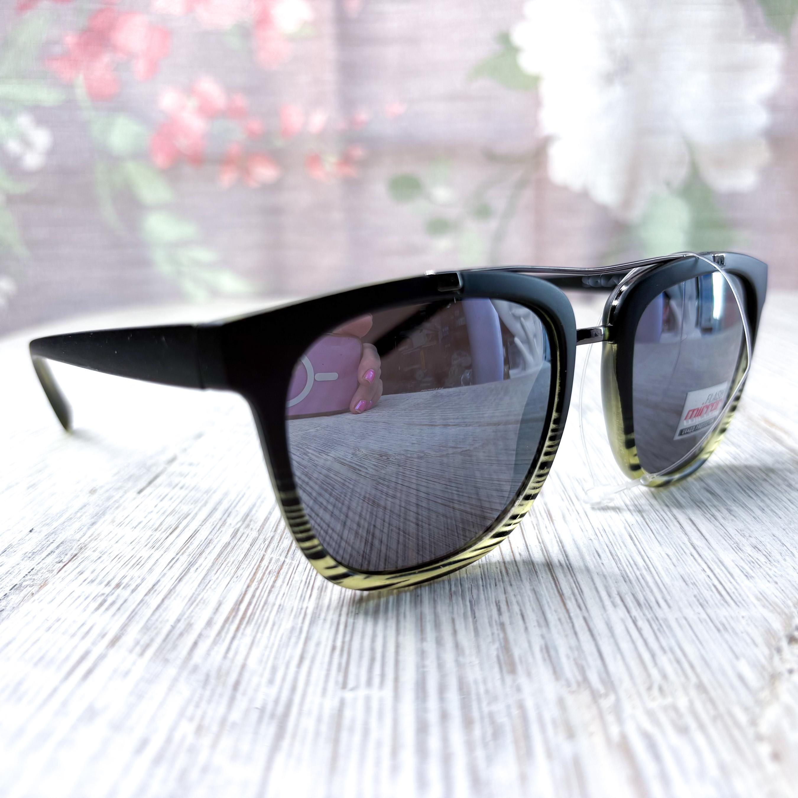 Oversized Square Aviator Sunglasses: Black & Green, UV 400 