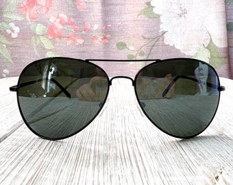 Black Aviator Sunglasses: Metal Frames, Dark Lenses
