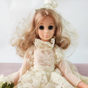 15" EEGEE wedding bride doll 1960s 60s 1963, sleepy eye doll, blonde girl doll, jointed arms/legs, white lace wedding dress collectible doll