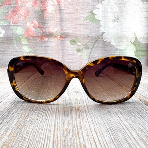 square butterfly sunglasses tortoise-shell plastic frames brown gradient lenses women sunglass accessories