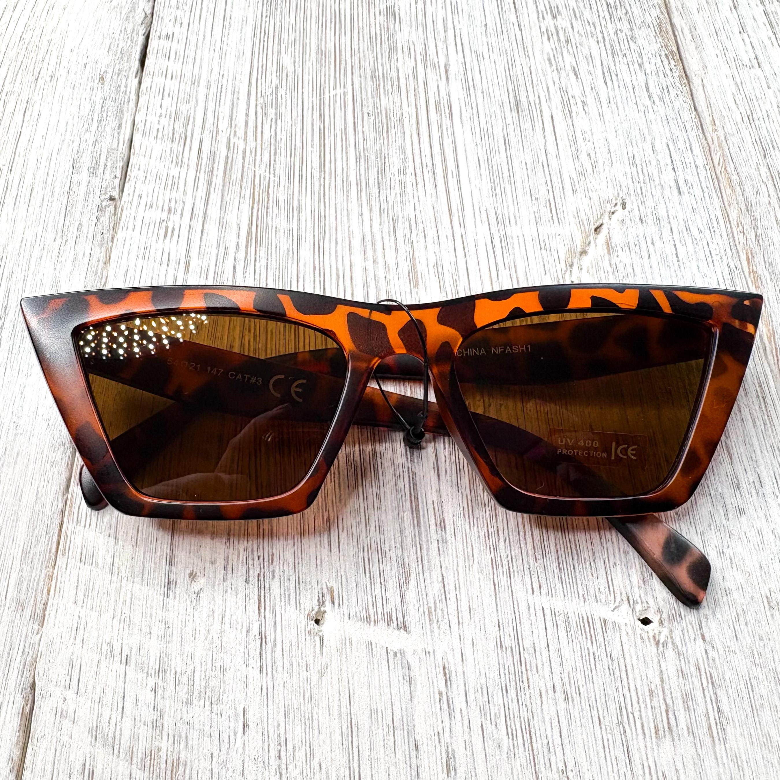 Oversized Cat-eye Sunglasses: Tortoise Shell, UV 400  display picture 2