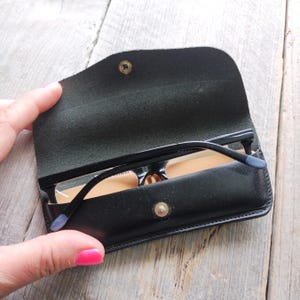custodia per occhiali vintage deadstock porta occhiali in pelle nera accessori per occhiali unisex/uomo/donna custodia rigida occhiali da sole occhiali da vista nos