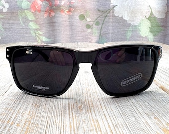 Vintage Square Sunglasses: Black Plastic Frame, UV Protection