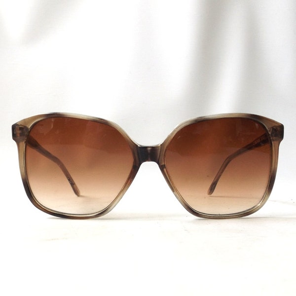 vintage 1980's womens sunglasses brown plastic frames brown gradient lenses oversized fashion accessories accessory retro round sun glasses