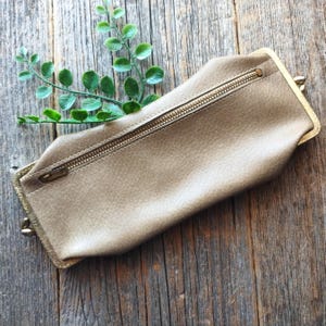 tan vinyl glasses case double-end kiss-lock closure accessories accessory women/ladies/her sunglasses eyeglasses eyewear eyeglass sunglass