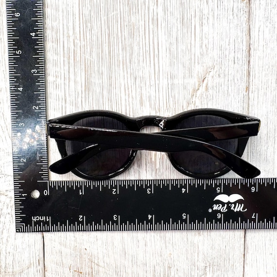 Black Round Sunglasses: Plastic Frames - image 5