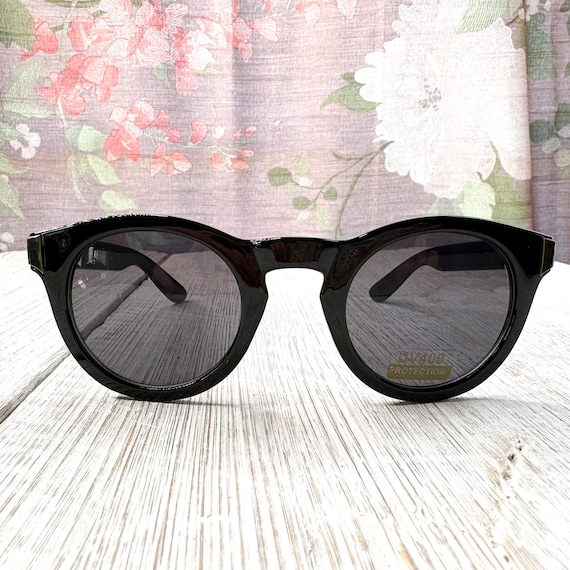 Black Round Sunglasses: Plastic Frames - image 1