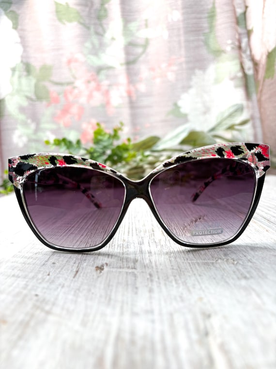 Stylish Cat-Eye Sunglasses Set Of 5 Purple, Black, Animal Print, Red Valerie Spencer VS9290 Cateye Polarized Sunglasses Red  main image 4