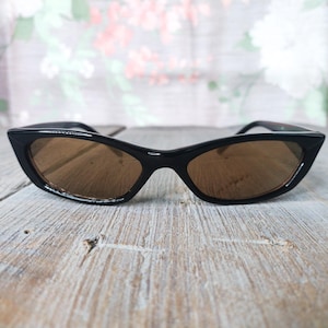 90s deadstock vintage sunglasses pointy cat-eye sunglass fashion accessories deadstock vintage unisex/men/women 1990s accessory eyewear nos