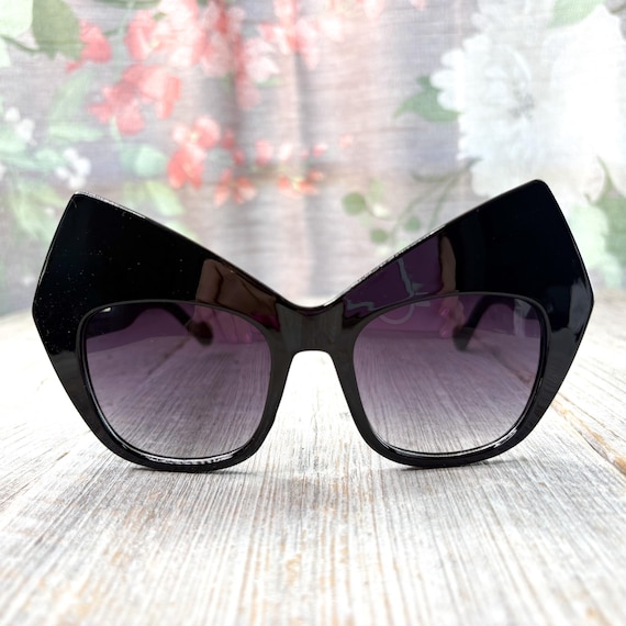 Oversized Cat-eye Sunglasses: Purple Gradient Lenses, Black  display picture 1