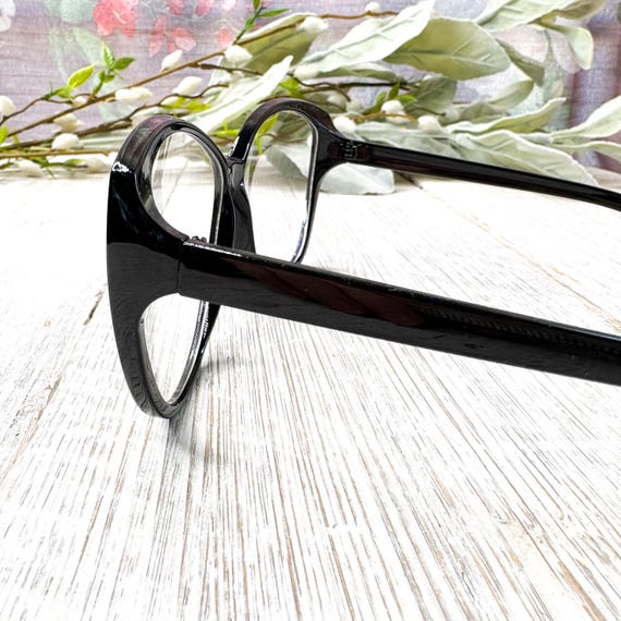 Oversized Round Clear Lens Glasses: Black Cat-Eye Eyeglasses View 3