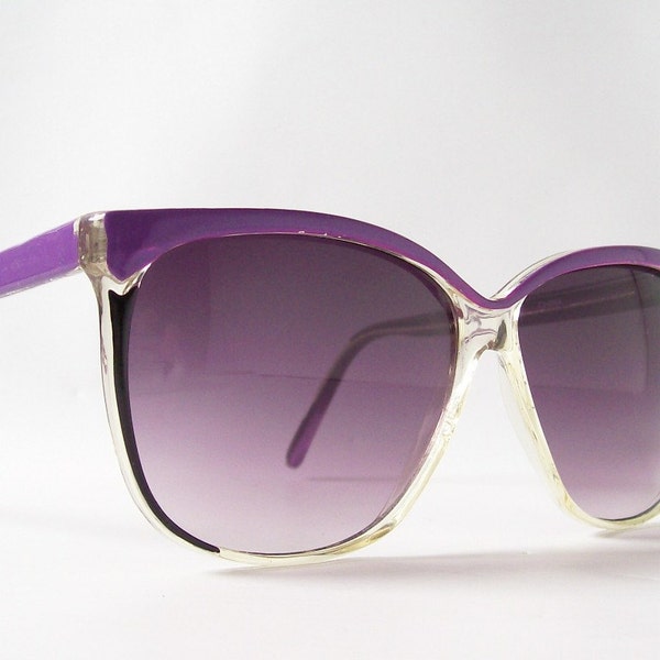 vintage sunglasses round sun glasses pointy purple frames black eye liner clear accents purple lenses summer fashion