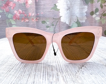 Oversized Cat-Eye Sunglasses: Clear Pink Plastic Frame, UV400