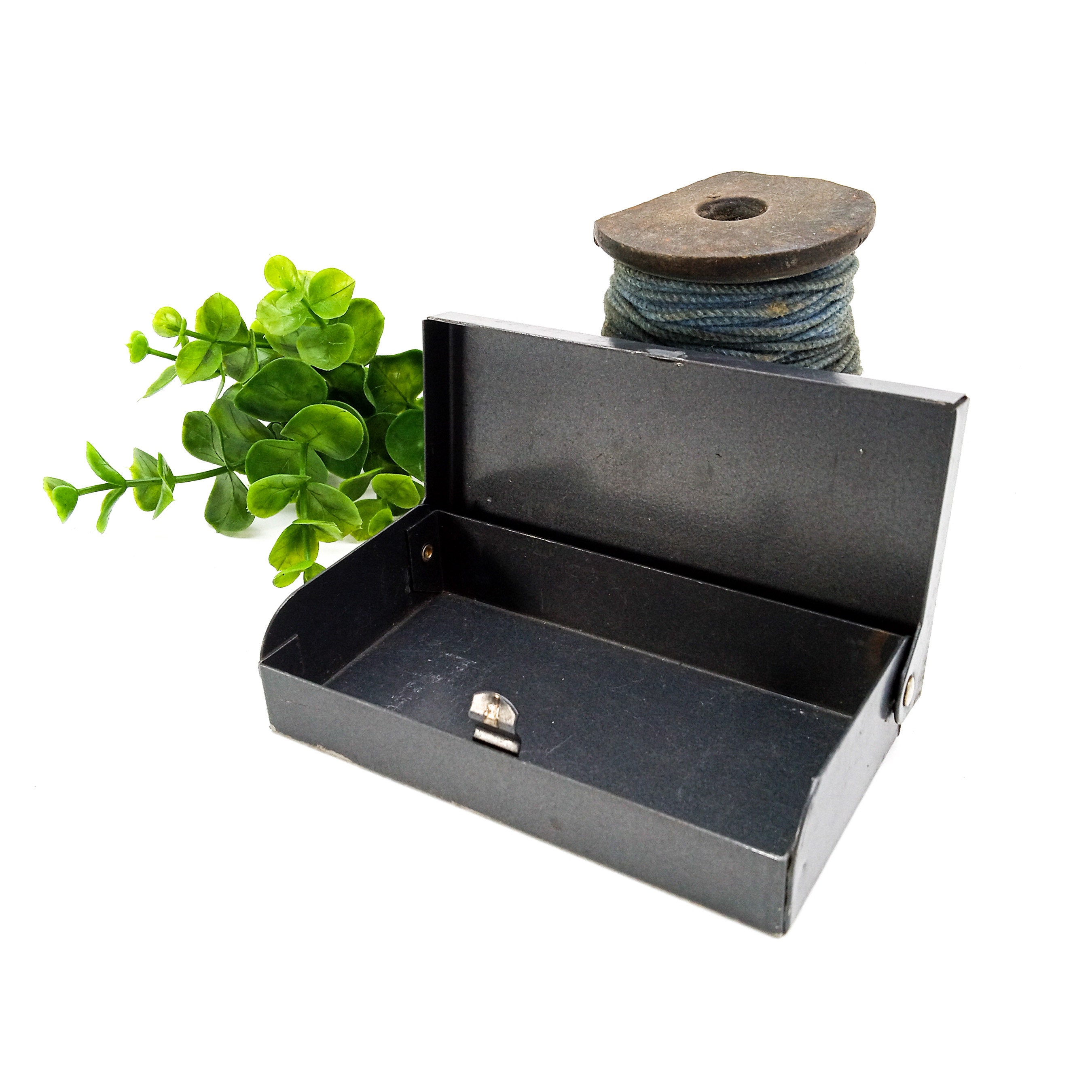 Flat sale metal box