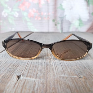 skinny oval sunglasses unisex/men/women 90s fashion accessories vintage deadstock nos eyewear 1990s sunglass brown/yellow fade silver accent